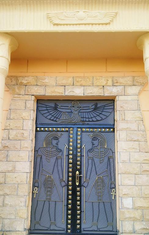 Pyramids Luxor Hotel & Spa Exterior photo